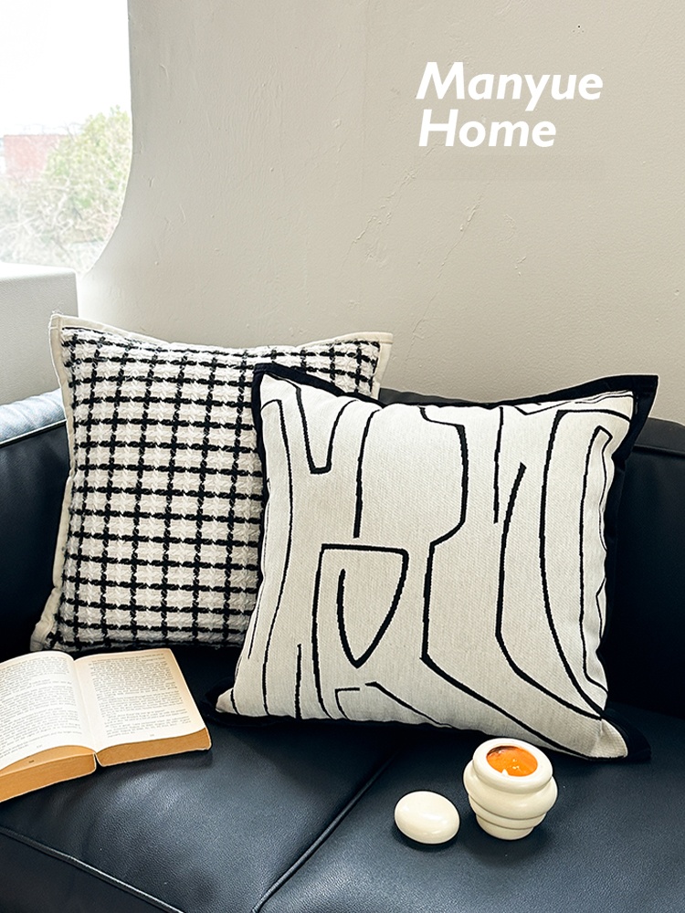 Home Fragrance In French - Sarung Bantal Kotak-kotak Hitam Putih Gaya